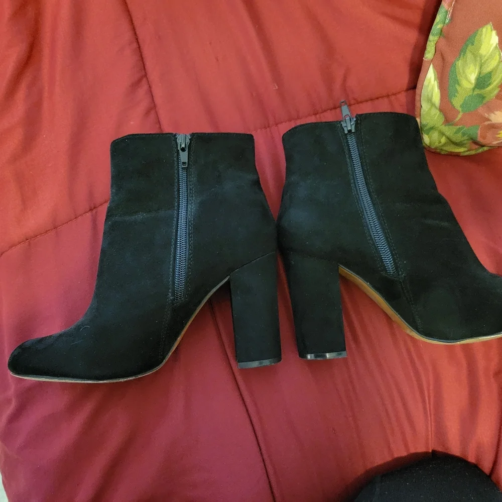 Atmosphere faux suede black boots. - Picture 4 of 7